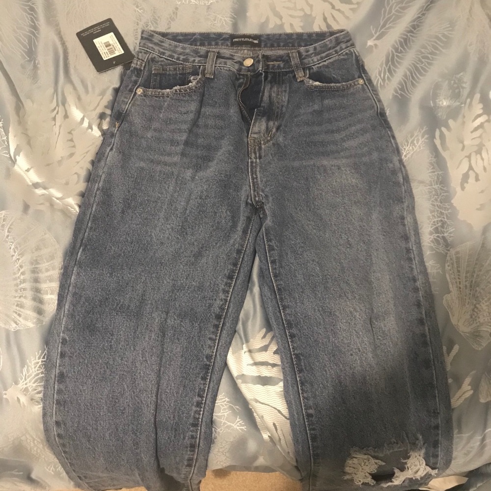 Pretty Little Thing Open Knee Mom Jeans - Picture 4 of 7